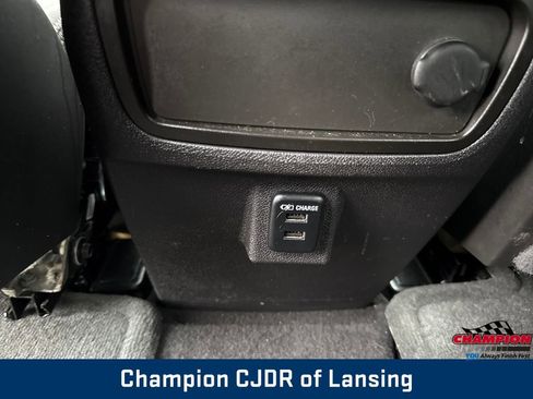 Used 2015 GMC Acadia SLE image 41