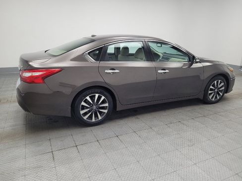 Used 2017 Nissan Altima 2.5 SV w/ Convenience Package FWD image 10