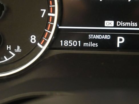 Used 2024 Nissan Pathfinder SV FWD image 33