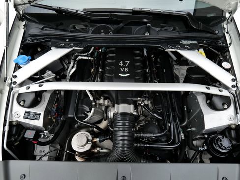 Used 2015 Aston Martin V8 Vantage S image 44