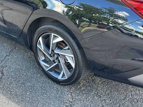 Used 2025 Hyundai Elantra SEL FWD image 9