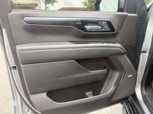 Used 2025 Chevrolet Suburban RST w/ Comfort Package AWD/4WD image 5