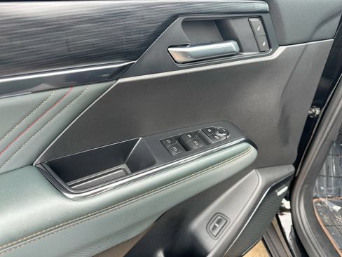 Used 2025 GMC Acadia AT4 AWD/4WD image 13