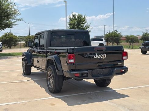 Used 2023 Jeep Gladiator Overland AWD/4WD image 7