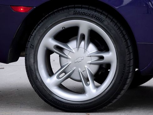 Used 2004 Chevrolet SSR w/ Preferred Equipment Group image 27