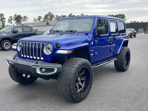 Used 2020 Jeep Wrangler Unlimited Sahara AWD/4WD image 3