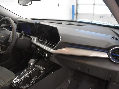 Used 2025 Chevrolet Trax LT FWD image 18