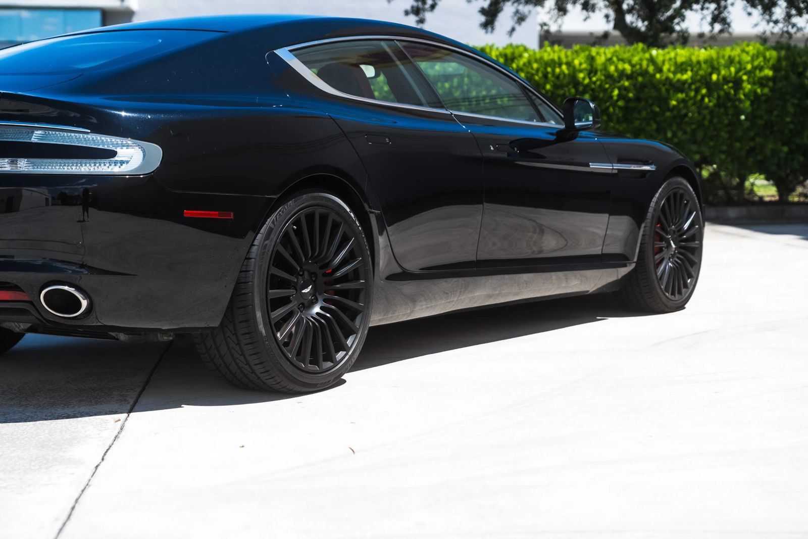 Used 2011 Aston Martin Rapide RWD image 5
