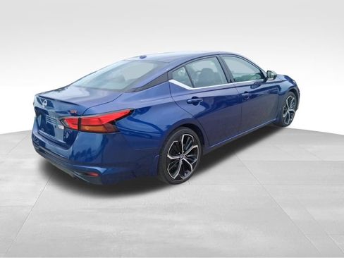 Used 2024 Nissan Altima 2.5 SR w/ SR Premium Package FWD image 3