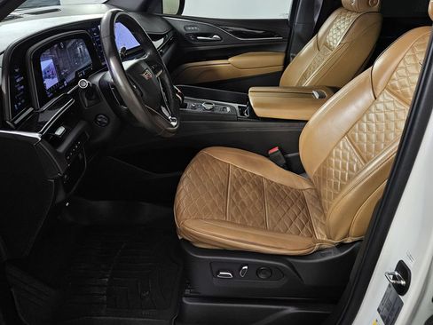 Used 2022 Cadillac Escalade ESV Premium Luxury AWD/4WD image 22