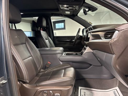 Used 2021 GMC Yukon XL Denali w/ Denali Premium Package image 14
