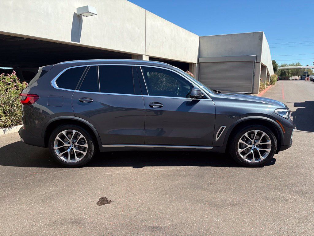 Used 2019 BMW X5 xDrive40i w/ Premium Package AWD/4WD image 4