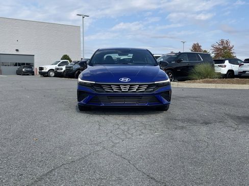 Used 2025 Hyundai Elantra Sport image 2