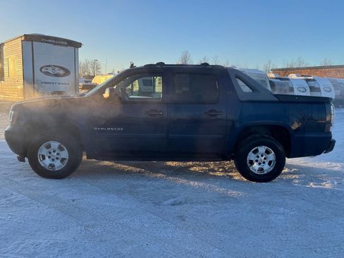 Used 2011 Chevrolet Avalanche LS image 2