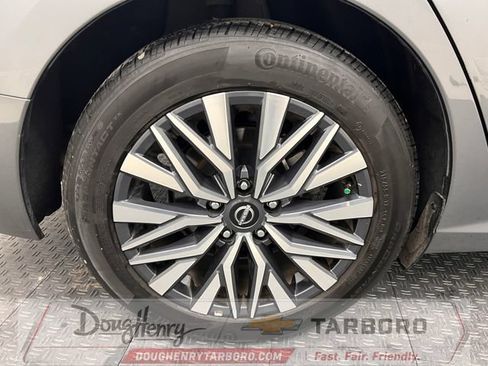 Used 2025 Nissan Altima 2.5 SV FWD image 17