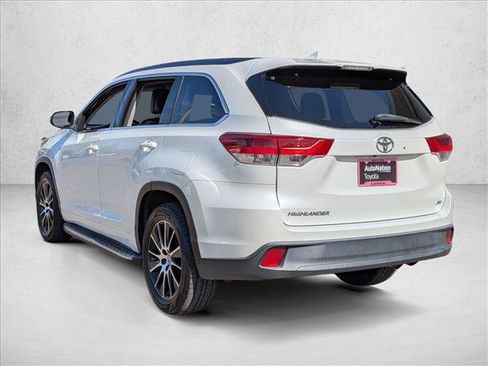 Used 2017 Toyota Highlander SE FWD image 8