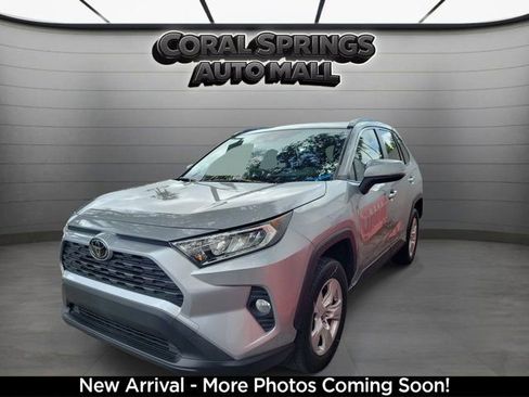 Used 2019 Toyota RAV4 XLE FWD image 1