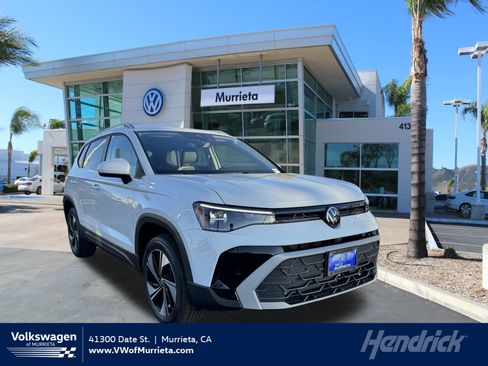 New 2025 Volkswagen Taos SE image 1