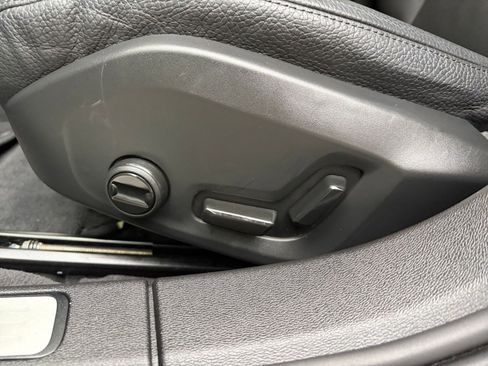 Used 2025 Volvo V60 B5 Cross Country Plus image 23