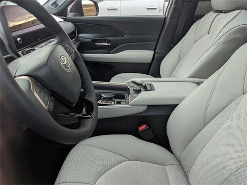 Used 2026 Toyota Grand Highlander AWD Hybrid image 7