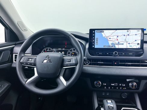 New 2025 Mitsubishi Outlander ES image 13