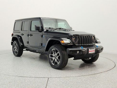 Used 2024 Jeep Wrangler Unlimited w/ Convenience Group AWD/4WD image 3
