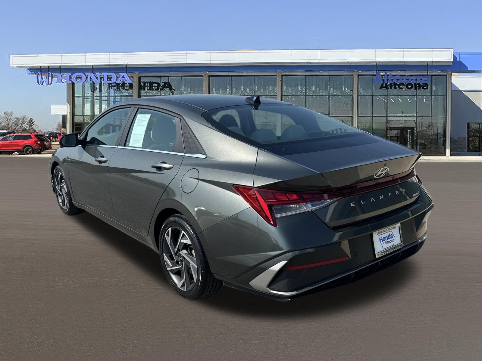 Used 2024 Hyundai Elantra Limited FWD image 3