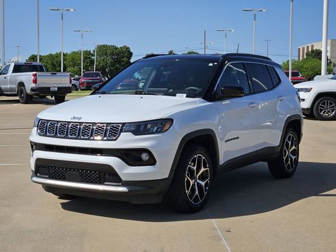 Used 2025 Jeep Compass Limited AWD/4WD image 3