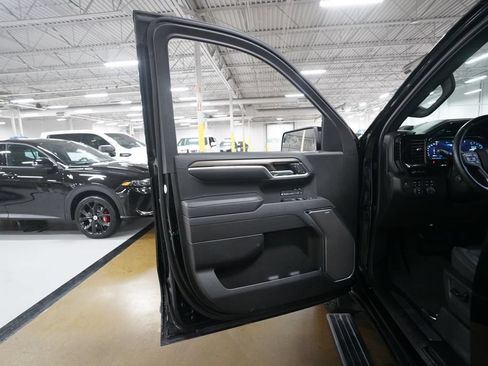 Used 2025 Chevrolet Silverado 1500 High Country w/ Midnight Edition AWD/4WD image 27
