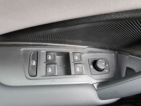 New 2026 Volkswagen Tiguan SE image 15