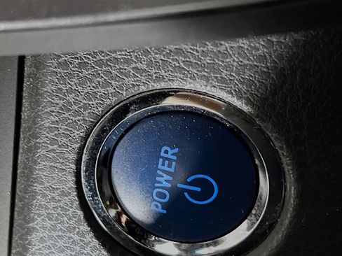 Used 2018 Toyota Camry LE image 23