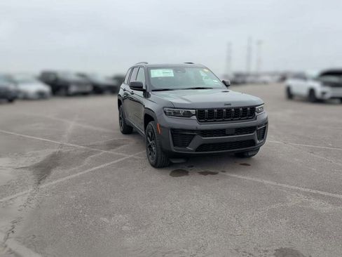 New 2026 Jeep Grand Cherokee Altitude image 17