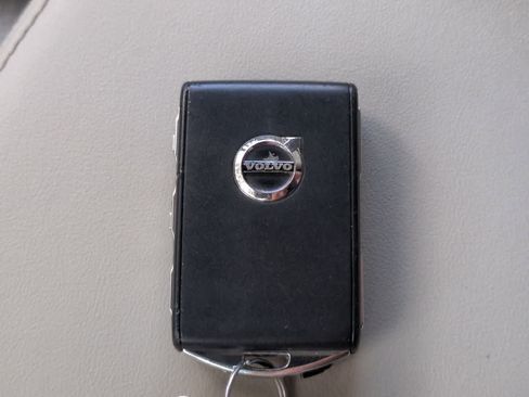 Used 2024 Volvo XC60 B5 Plus AWD/4WD image 36