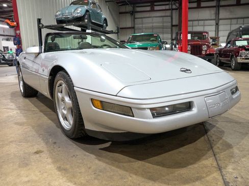Used 1996 Chevrolet Corvette Convertible RWD image 12