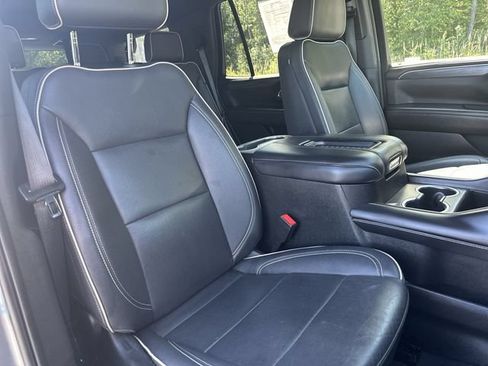 Used 2024 GMC Yukon SLT AWD/4WD image 29