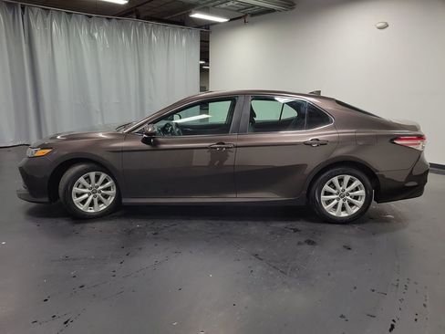 Used 2020 Toyota Camry LE image 5