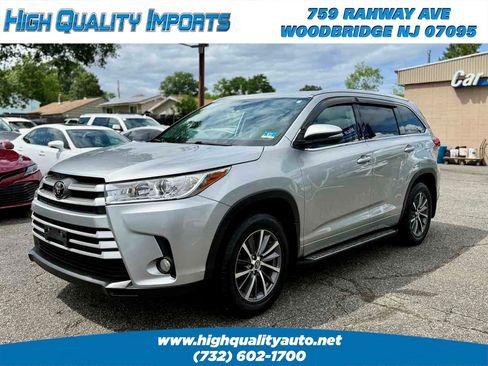 Used 2018 Toyota Highlander XLE AWD/4WD image 3