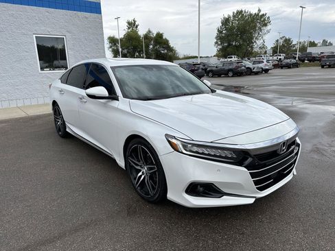 Used 2022 Honda Accord Touring image 11