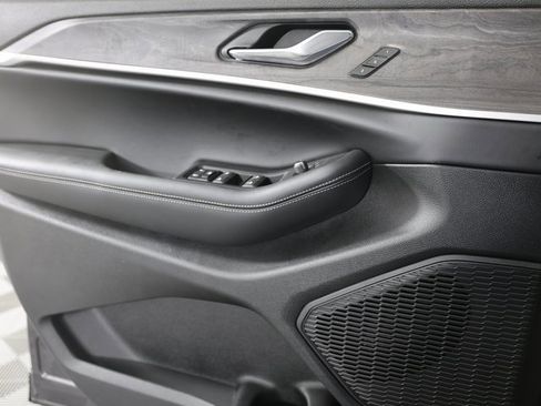 Used 2025 Jeep Grand Cherokee L Limited w/ Black Appearance Package image 29