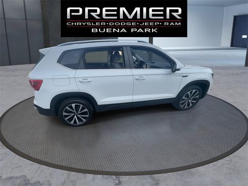 Used 2022 Volkswagen Taos SE image 8