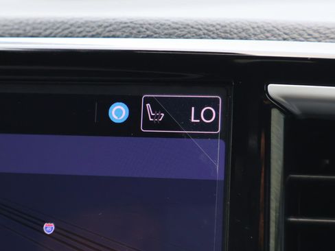 Used 2024 Chrysler Pacifica Limited w/ Uconnect Theater Family Group image 34