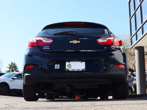 Used 2018 Chevrolet Cruze LT image 12