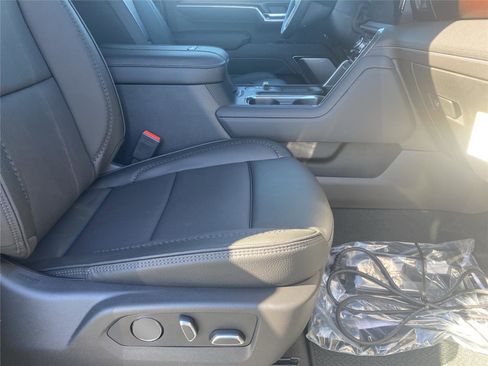 New 2026 GMC Sierra 2500 Denali w/ Denali Reserve Package AWD/4WD image 11