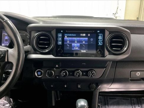 Used 2019 Toyota Tacoma TRD Sport AWD/4WD image 6
