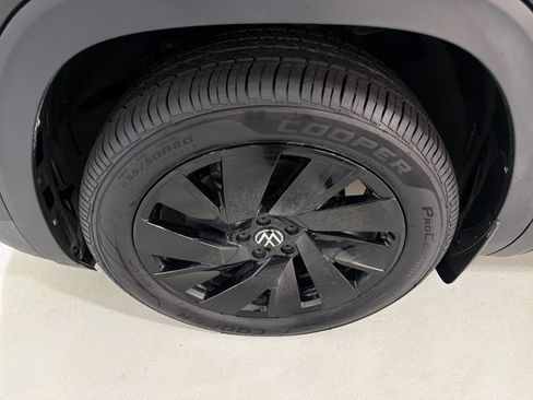 Certified 2024 Volkswagen Atlas Cross Sport SE AWD/4WD image 11