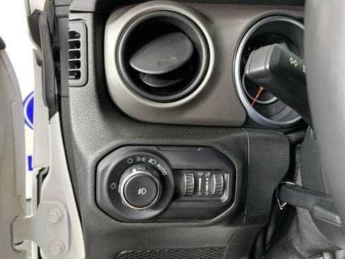 Used 2018 Jeep Wrangler Unlimited Sport S AWD/4WD image 17
