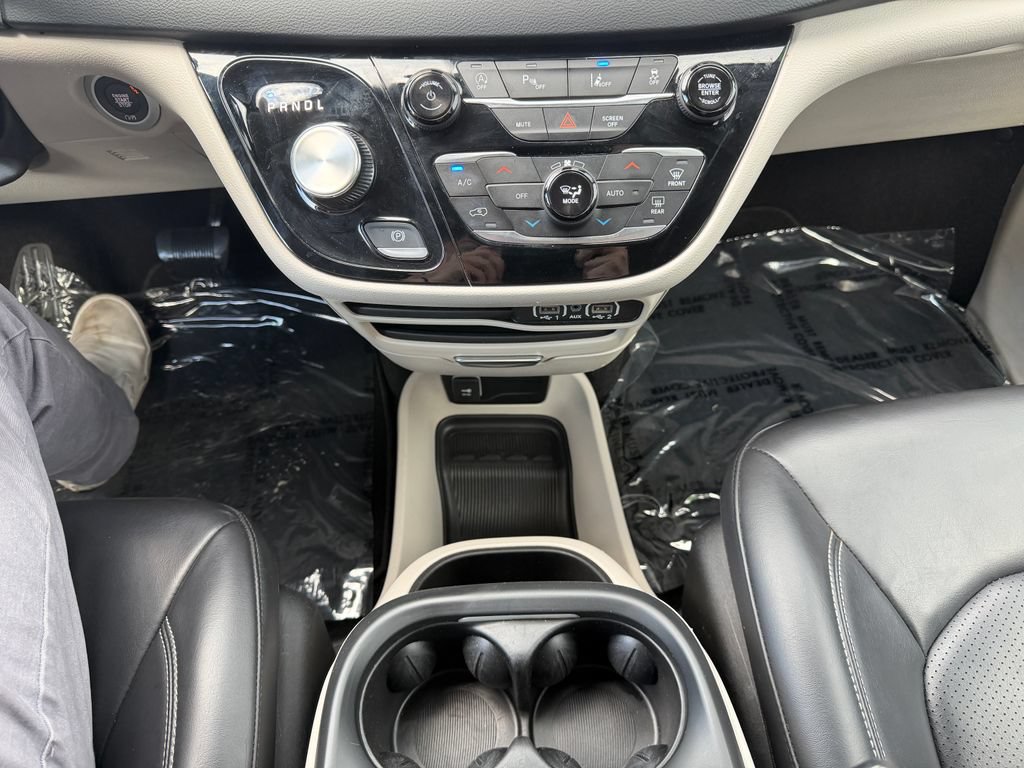 Used 2023 Chrysler Pacifica Touring-L FWD image 30
