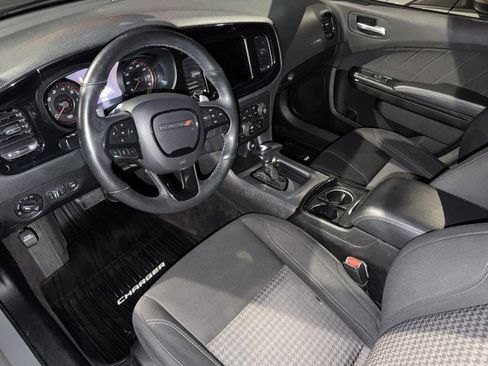 Used 2019 Dodge Charger SXT w/ Blacktop Package image 6