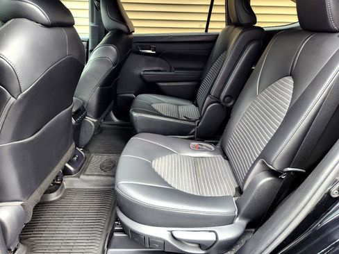 Used 2021 Toyota Highlander XSE image 12