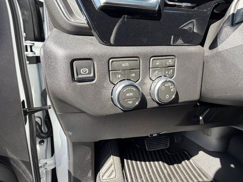New 2026 GMC Sierra 1500 SLE w/ Preferred Package AWD/4WD image 19